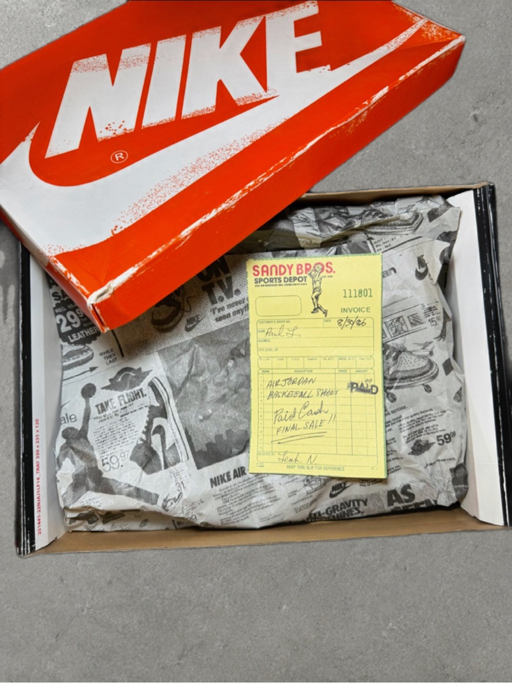 Nike Air Jordan 1 Chicago Lost & Found - Picture 7 of 11